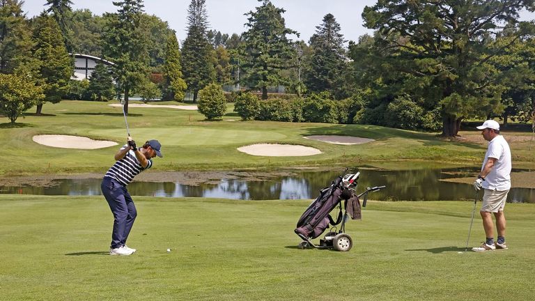 El torneo Santiago Rey de golf reúne a 141 jugadores durante el sábado y el domingo en los campos de Xaz y A Zapateira