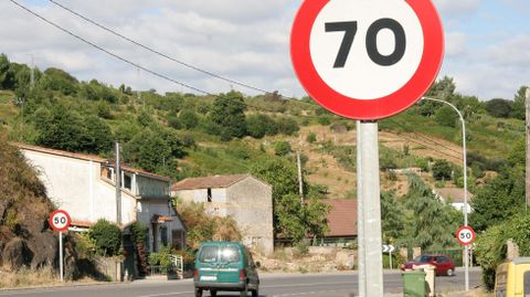 BETANZOS. La crusca transicin entre seales que limitan la velocidad a 70 kilmetros por hora y las que lo hacen a 50 es muy habitual en las carreteras gallegas.