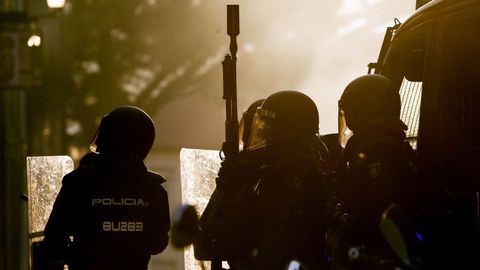 Agentes antidisturbios desplegados en un desalojo en Santiago en el 2017