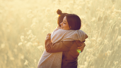 Dos personas abraz�ndose