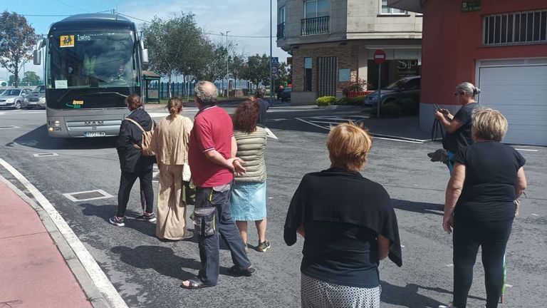 Rebelión vecinal para hacer cumplir una señal de tráfico en O Grove