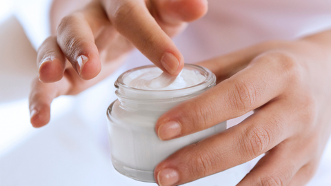 Los ingredientes que una farmacéutica recomienda para una piel deshidratada.