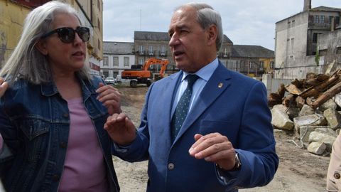 José Tomé e a alcaldesa de Guitiriz, Marisol Morandeira, visitaron o inicio das obras da residencia