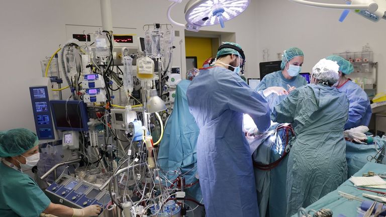 El plante a las peonadas deja en el aire 31.000 operaciones al año en Galicia