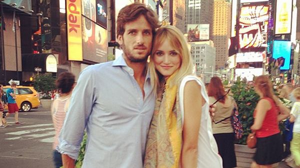 Feliciano López se olvida de Alba Carrillo en los brazos de una joven