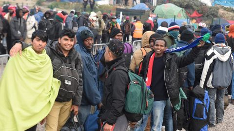 Evacuacin organizada del campo de inmigrantes de Calais, el mayor de Francia