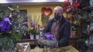 La floristería Fiuncho de Santiago, engalanada para la campaña del Día de los Enamorados.