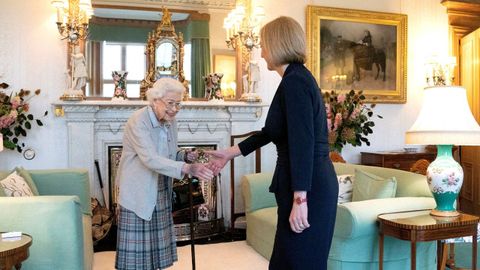 La Reina junto a Liz Truss
