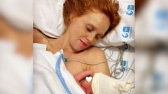 Mara Castro se convierte en mam de tres... le da la bienvenida a su hija Emma