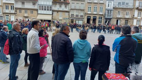 Los caminantes se concentraron en la plaza Maior de Celanova para escuchar el manifiesto