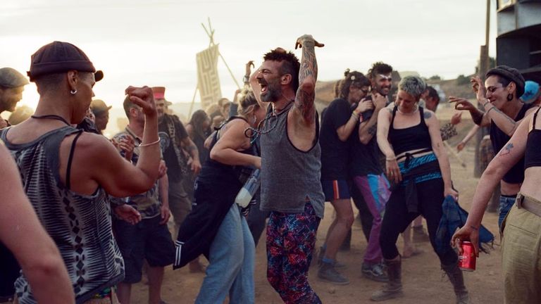 Los Globos de Oro, primer reto de la temporada de premios para Óliver Laxe