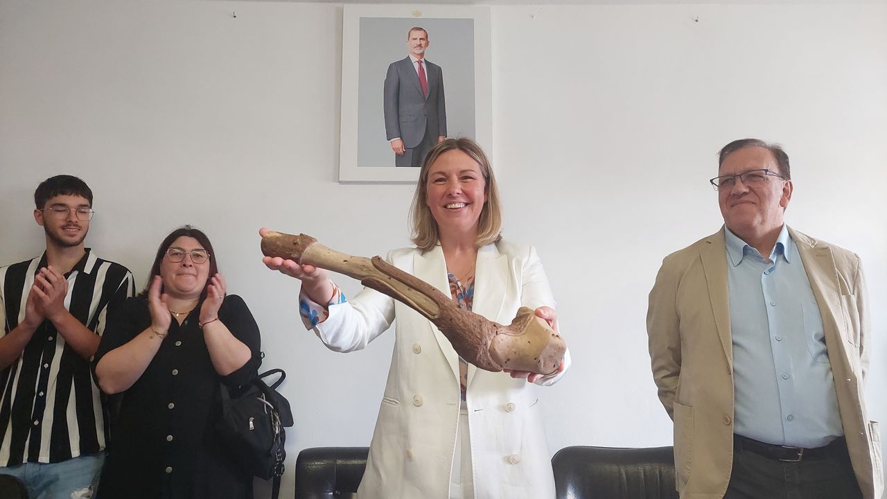 La investidura de Chus López en imágenes.Pilar García Porto, primera alcaldesa y socialista de Antas de Ulla
