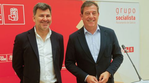 Nicols Casares y Jos Ramn Gmez Besteiro este lunes en el Parlamento de Galicia
