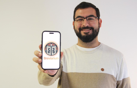 Miguel Mart�nez Serrano, el ingeniero ovetense que ha creado �Breviarium�, una aplicaci�n gratuita para rezar