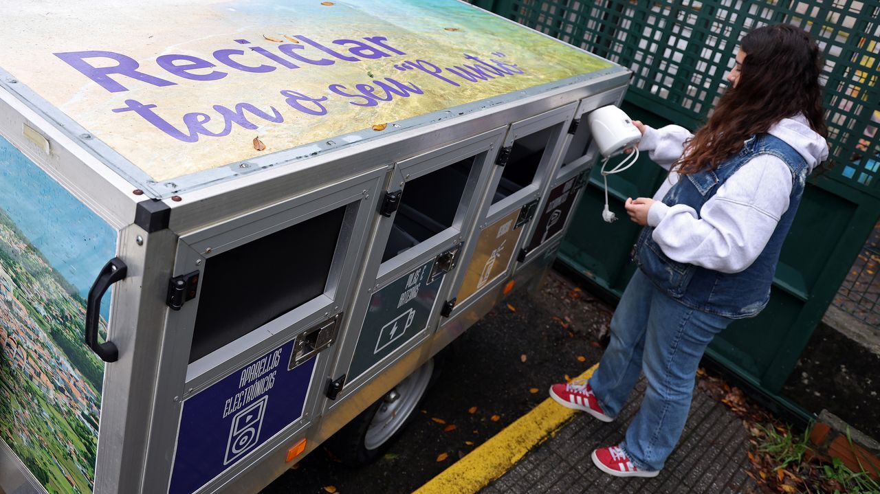 El Concello de A Pobra dispone de dos puntos limpios mviles; uno rota por las parroquias y otro por los centros educativos.