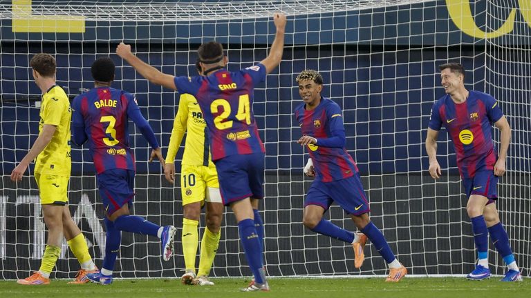 El Barcelona pone la guinda al 2025 venciendo en La Cerámica (0-2)