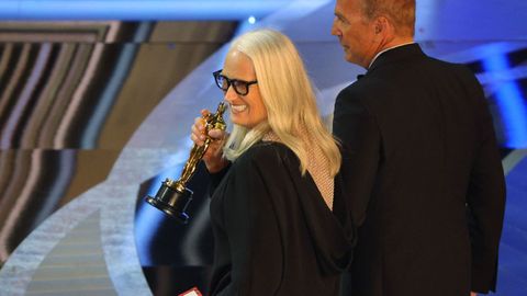 La neozelandesa Jane Campion cumplió con las expectativas y logró el Óscar a la mejor dirección gracias a «El poder del perro», por lo que consiguió volver a recoger una estatuilla 28 años después de «The Piano»