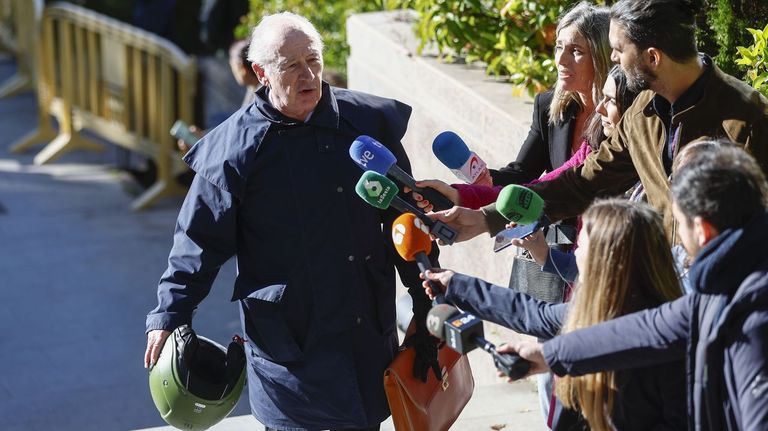 Rato recurre al juez para poder personarse y considera delictivo que Montoro accediera a sus datos fiscales