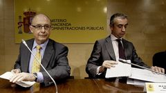El ministro Montoro junto al secretario de Estado de Hacienda, Miguel Ferr