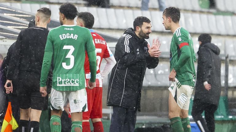 El Racing de Ferrol reacciona de la mano de Romo