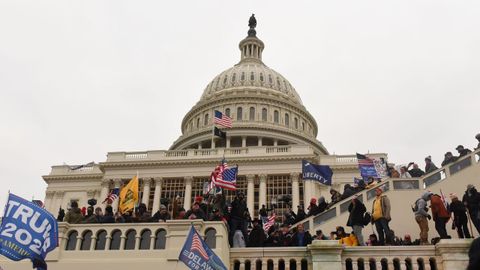 Seguidores de Trump en el Capitolio