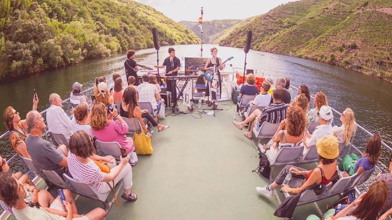 Un concierto a bordo de un catamarán del cañón del Sil en la última edición del festival
