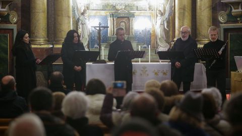 Giulio Mercatti y el resto de msicos del grupo Concentus Lucensis, el mircoles en el concierto en la capilla de O Carme