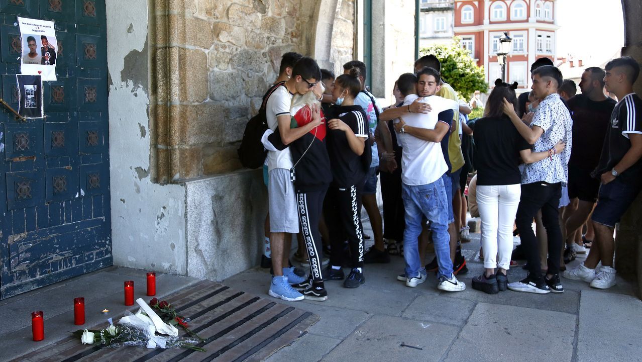 V�deo de las elecciones en Burela, con colas para votar.Noia acogi� el s�bado un acto en recuerdo de Miguel y Javier en el que se vivieron duros momentos entre los presentes