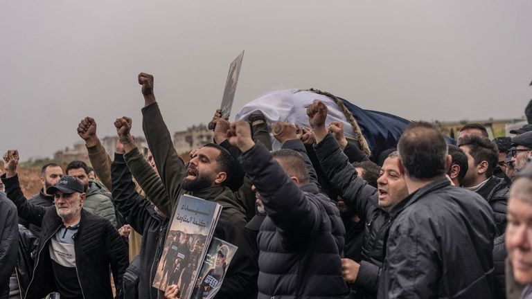 Netanyahu pide ocupar más territorio en el sur del Líbano y sus tropas alcanzan el Litani