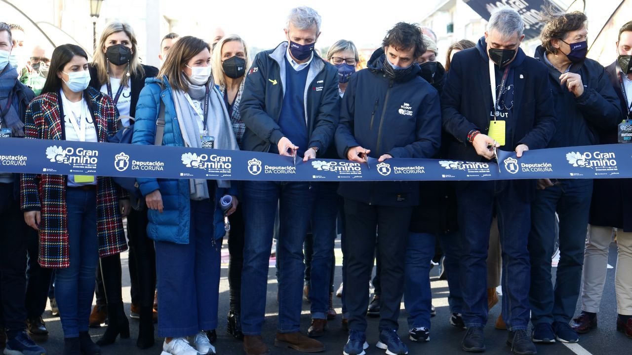 Arranca el entroido pontevedrs con el pregn del Equipo Ja.Alfonso Rueda particip en el corte de la cinta de la segunda etapa de O Gran Camio, en Ames