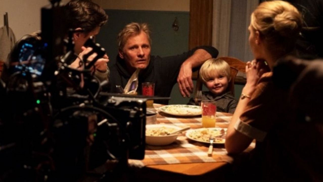 Playas en la provincia de A Coru&ntilde;a.Viggo Mortensen, en el rodaje de &laquo;Falling&raquo;