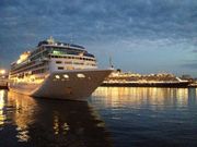 Atracan el �Queen Victoria� y el �Adonia�