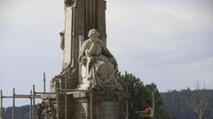A figura de Rosalía está presente na alameda de Santiago coa súa estatua, pero tamén en todo Galicia.