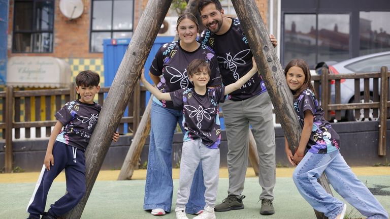 La lucha de una familia de A Coruña por el síndrome CTNNB1, enfermedad ultrarrara: «El diagnóstico es que no tiene cura, luchamos para que no empeore»