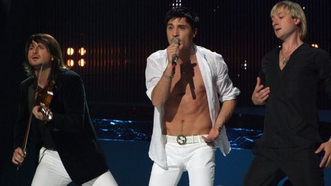 Dima Bilan ganó Eurovisión con un violinista y el patinador Eugeni Plushenko