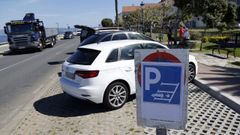 En la zona del parque de Pedra Pateira y en la calle Barbanza de Ribeira se pueden ver seales que indican que el estacionamiento debe realizarse en batera