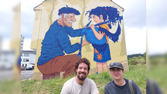 <span lang= gl >Cristian F. Caruncho�e Lidia Cao, co�seu novo mural en Ortigueira, que remataron o s�bado</span>