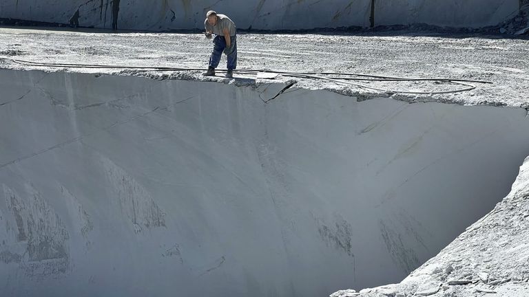 El sector pizarrero gallego lanza un «SOS»: el precio del combustible lo está ahogando
