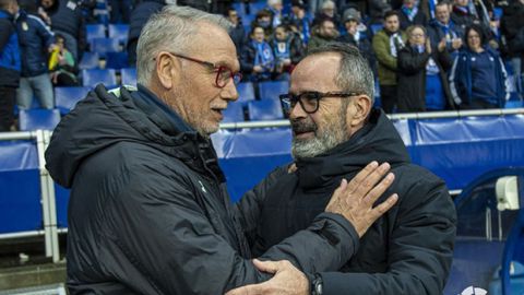 Miguel lvarez y lvaro Cervera se saludan antes del Oviedo-Villarreal B