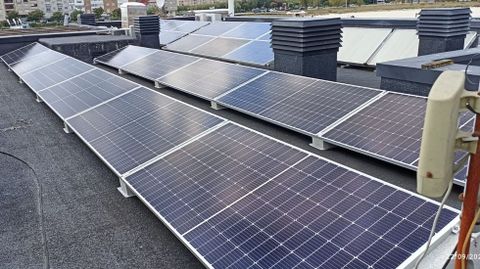 Placas fotovoltaicas en la sede del Club Nutico de Portonovo