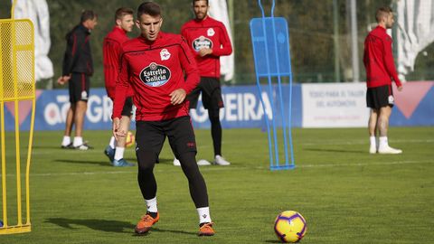 Gerard Valentín entrenando con el Deportivo