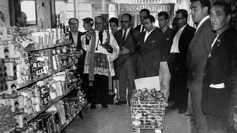 Inauguraci�n de la tienda Coalla de la calle Ur�a en 1955