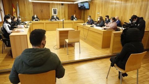 José Manuel Pulleiro y Graciela P. D. se sentaron en el banquillo de los acusados.