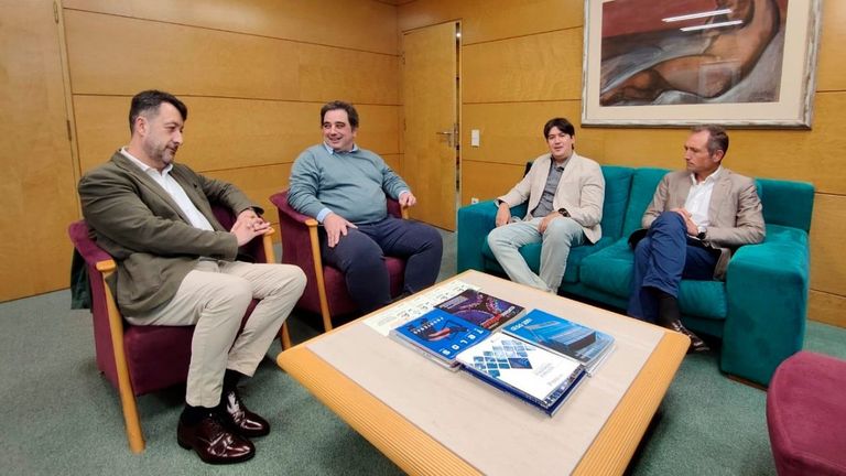 El consejero de Ciencia, Borja Sánchez, con directivos de Galeo Tech