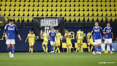 Los jugadores del Oviedo, tras el 1-0 del Villarreal B