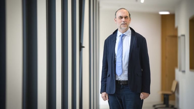 Francisco de Cominges, juez: «Hay que dejar la ideología a un lado y hacer una ley integral de pandemias»