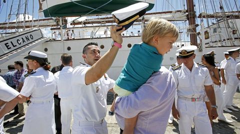 Llegada del buque Juan Sebastin Elcano a la Escuela Naval de Marn.