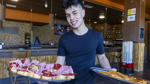 Enrique Fernndez, de 19 aos, lleva dos meses trabajando en la cafetera Arboleda