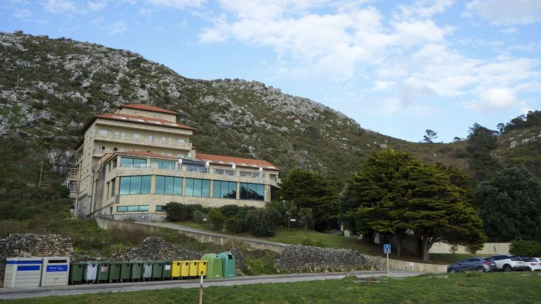 El Concello de Oia ordena derribar el Talaso sin fijar plazos ni sanciones