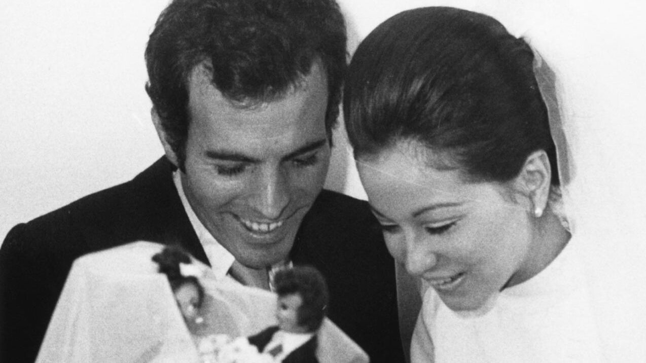 Julio Iglesias e Isabel Preysler, el da de su boda en enero de 1971
